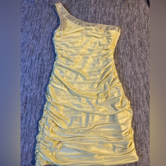 Yellow mini dress size XS - Picture 2 of 2